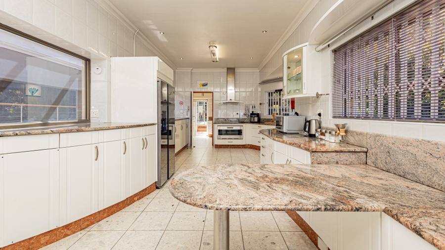 7 Bedroom Property for Sale in Plattekloof Western Cape